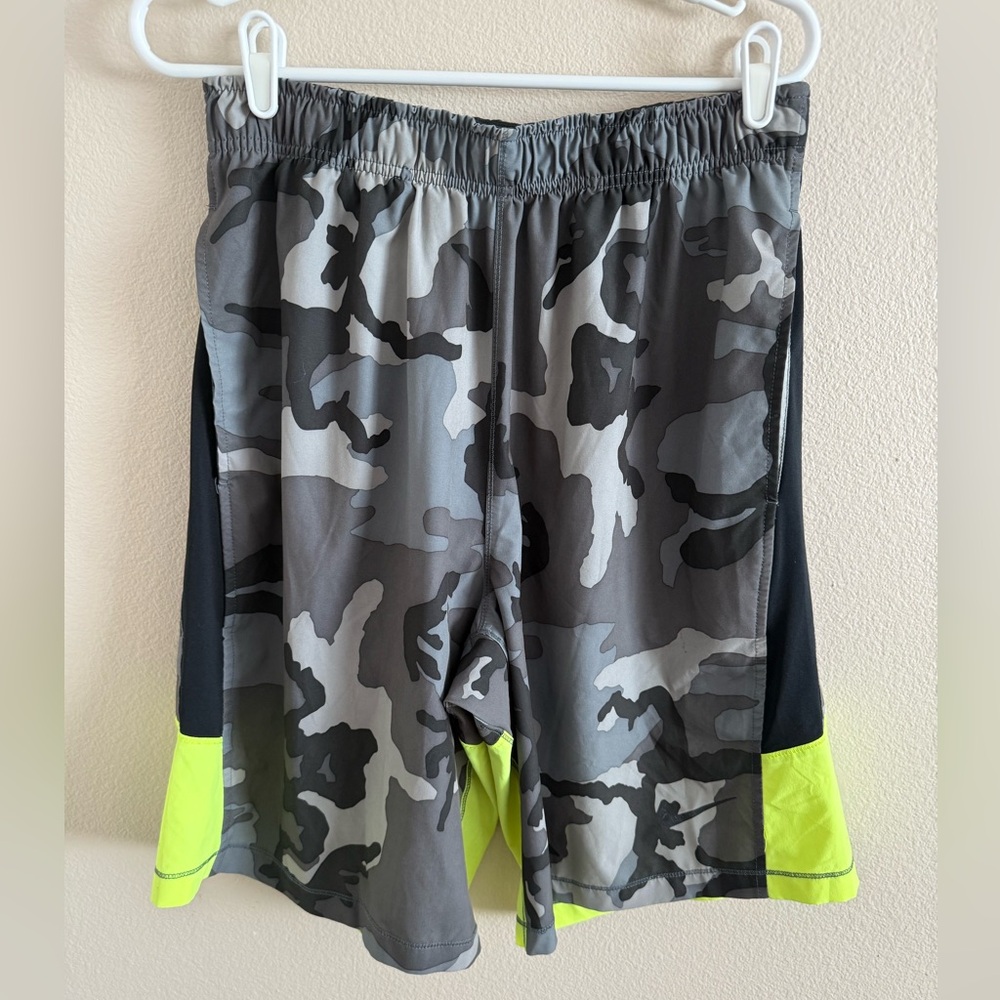Nike Football Camo & Lime Green Board Shorts/Athletic Workout Shorts‎ size Large